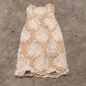 This dress is brand new tags off and it’s lovely it’s white and tan